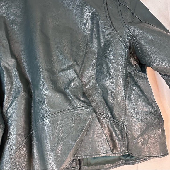 BLANK NYC Women’s Size 2X Jacket Coat Faux Vegan Leather Lined Green Zipper Moto - Picture 14 of 16